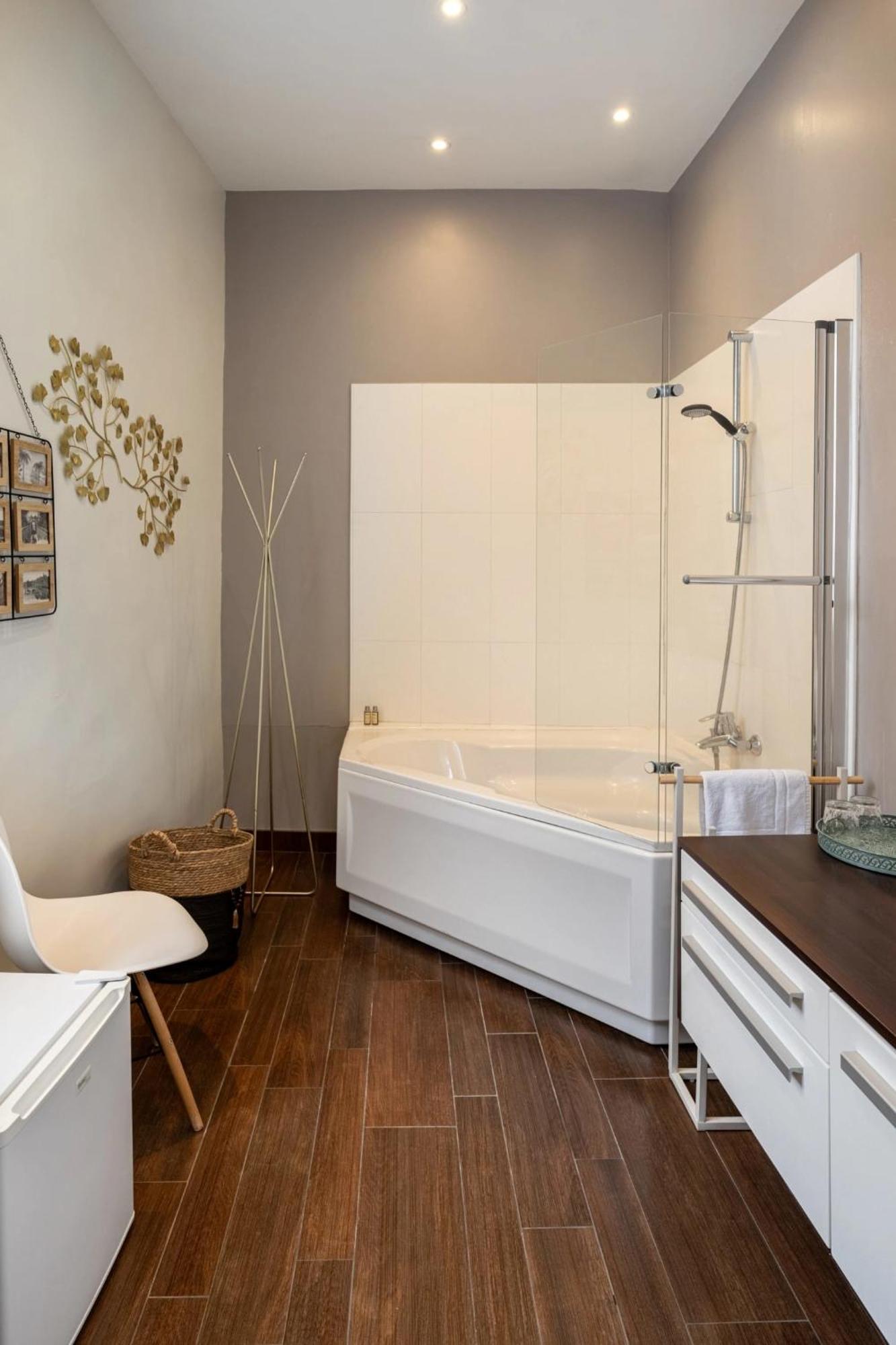 Hotel Le Henri II Le Mans Zewnętrze zdjęcie